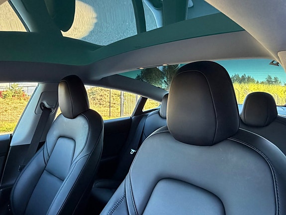 Tesla Model 3 9 of 29