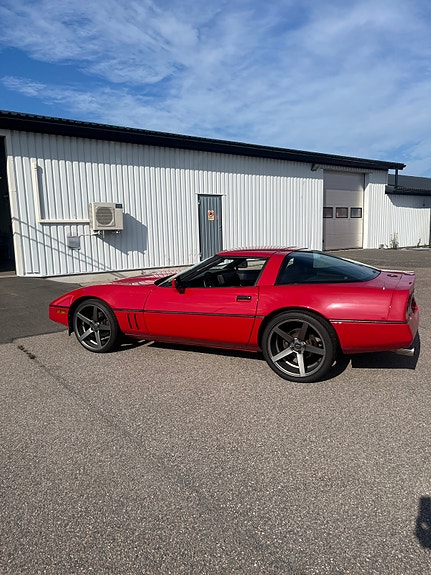 Chevrolet Corvette 2 of 5