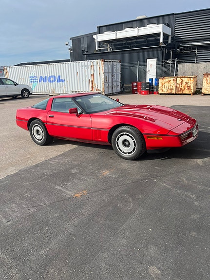 Chevrolet Corvette 4 of 5