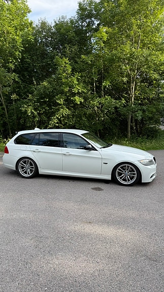 BMW 325d 3 of 5