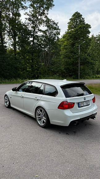 BMW 325d 2 of 5