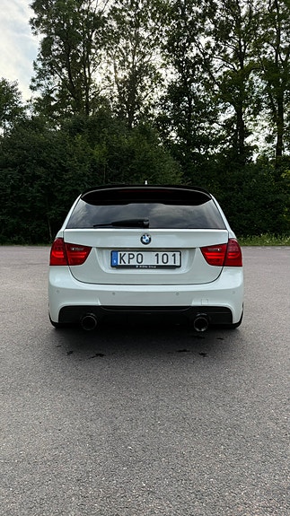 BMW 325d 4 of 5
