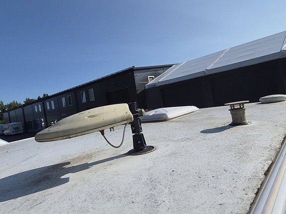 Knaus 450 FU Sport fint skick, fransk säng, mover 20 of 22