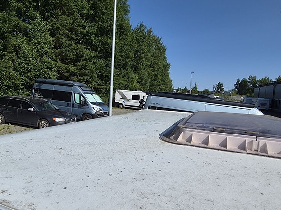 Knaus 450 FU Sport fint skick, fransk säng, mover 21 of 22