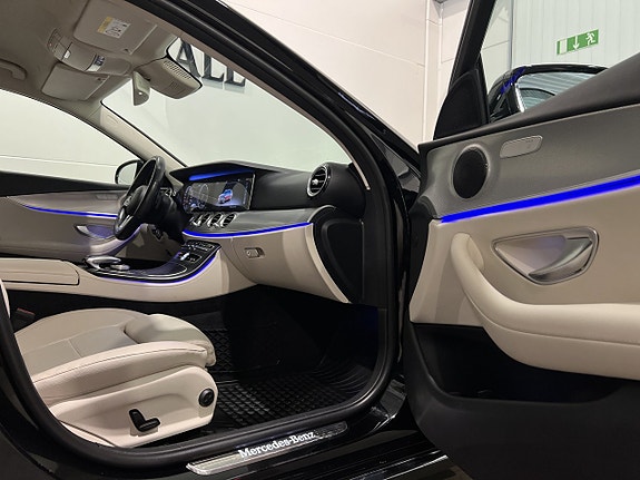 Mercedes-Benz E300 de 23 of 27