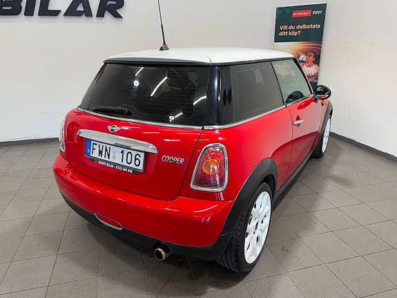 MINI Cooper 13 of 18