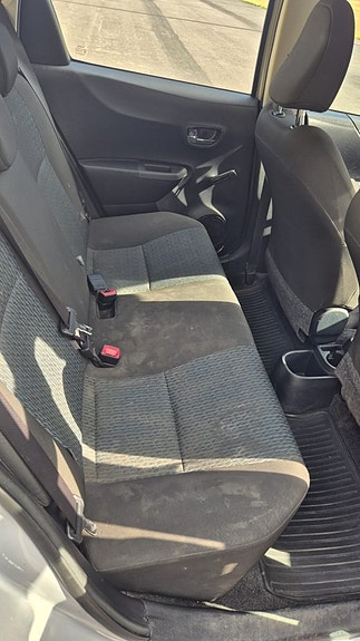 Toyota Yaris 4 of 5