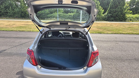 Toyota Yaris 8 of 9