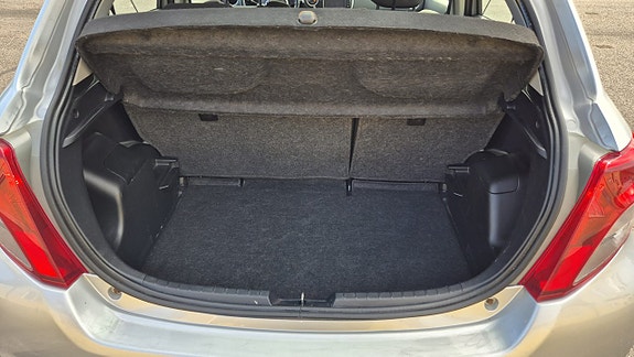 Toyota Yaris 5 of 5