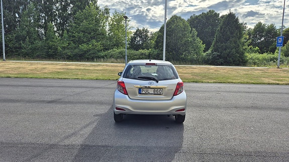 Toyota Yaris 9 of 9