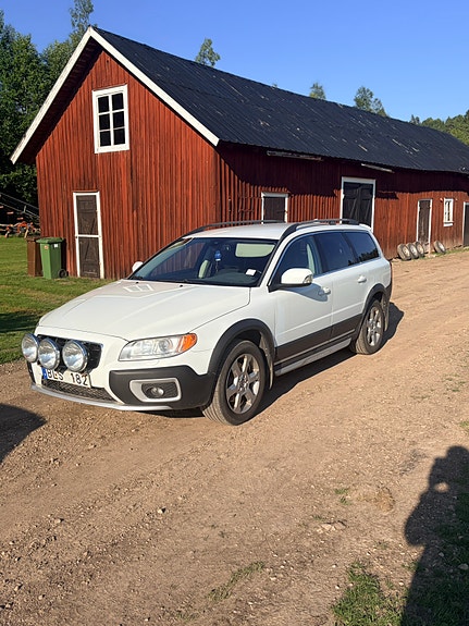 Volvo XC70 2 of 5