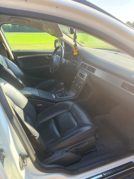 Volvo XC70 4 of 5