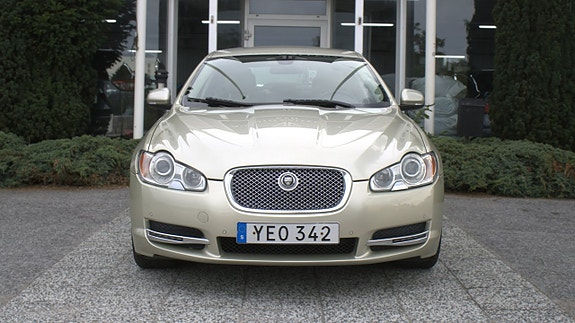 Jaguar XF 2 of 15