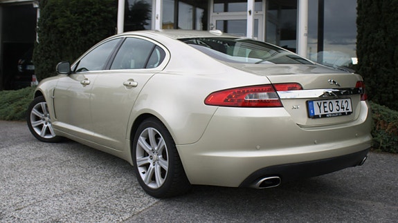 Jaguar XF 4 of 15