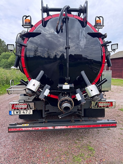 Volvo 2 of 5