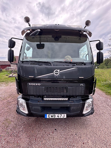 Volvo 4 of 5