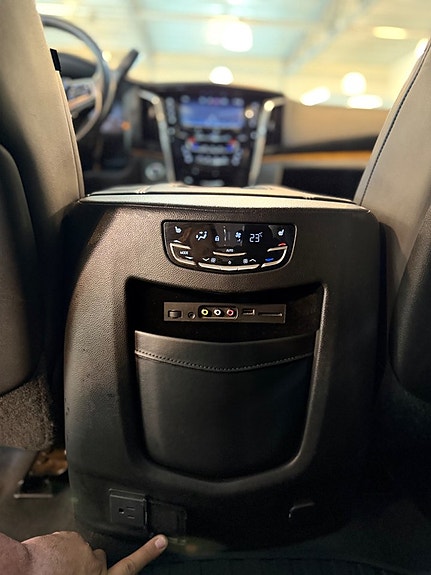 Cadillac Escalade 27 of 30