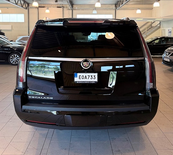 Cadillac Escalade 6 of 30