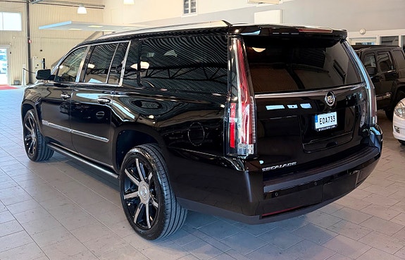 Cadillac Escalade 4 of 5