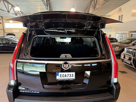 Cadillac Escalade 19 of 30