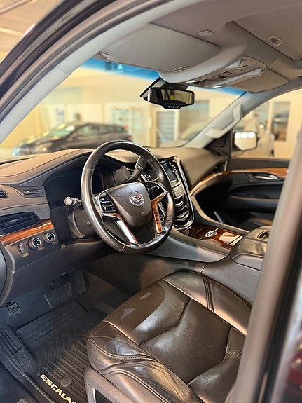 Cadillac Escalade 10 of 30