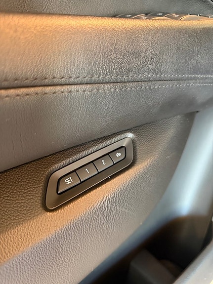 Cadillac Escalade 11 of 30