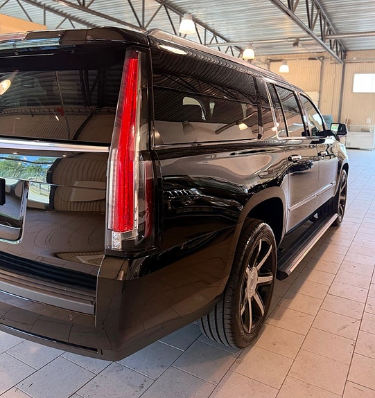 Cadillac Escalade 28 of 30