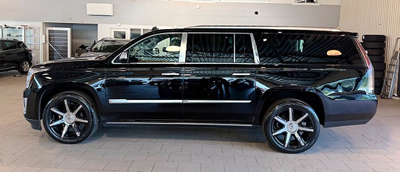 Cadillac Escalade 7 of 30