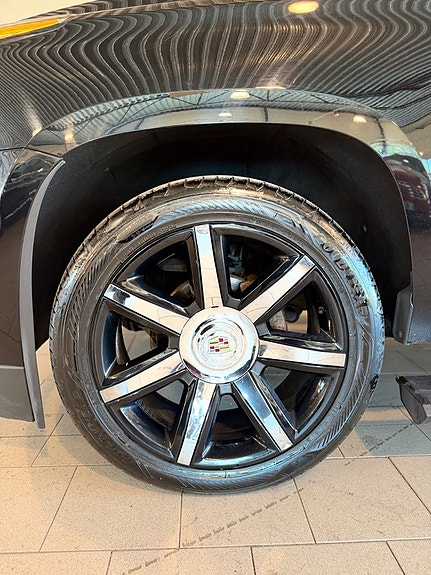 Cadillac Escalade 22 of 30