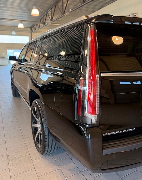 Cadillac Escalade 29 of 30