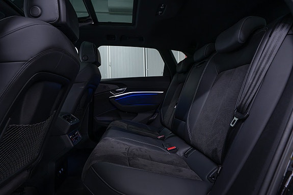 Audi e-tron 14 of 30