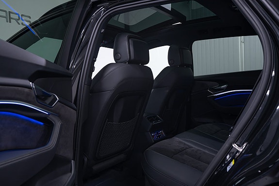 Audi e-tron 13 of 30