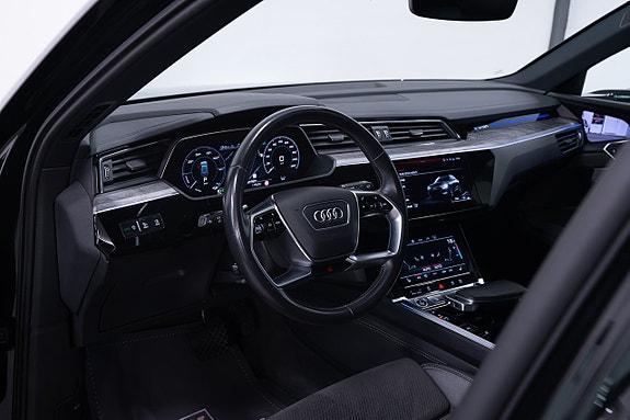 Audi e-tron 8 of 30