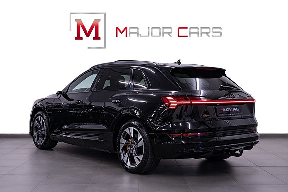 Audi e-tron 4 of 5