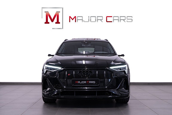 Audi e-tron 2 of 5