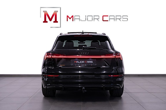 Audi e-tron 5 of 5