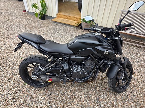 Yamaha MT-07 2 of 5