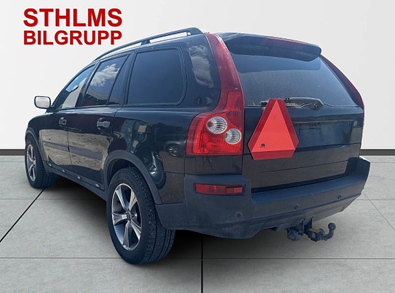 Volvo XC90 3 of 9