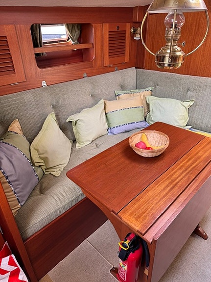 Hallberg-Rassy 352 — View photo 1