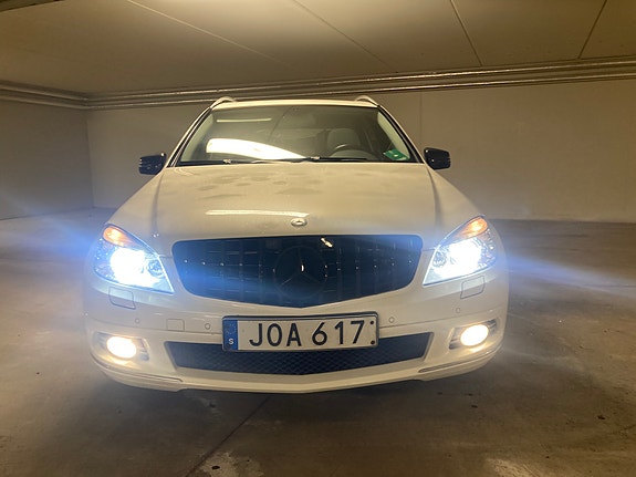 Mercedes-Benz C200 5 of 22