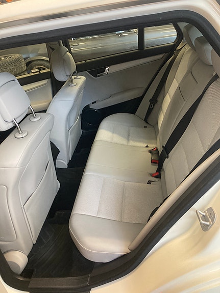 Mercedes-Benz C200 17 of 22
