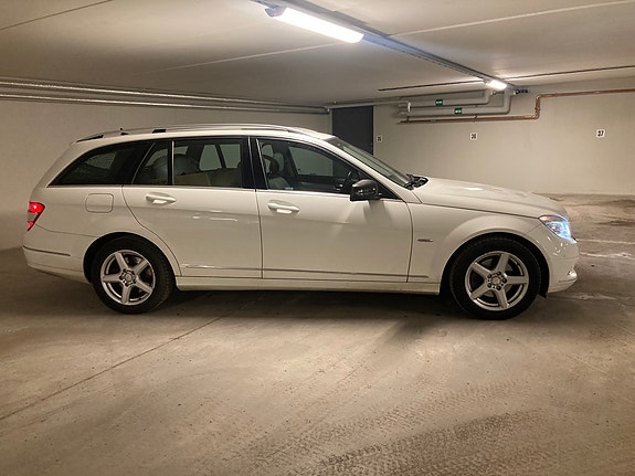 Mercedes-Benz C200 7 of 22