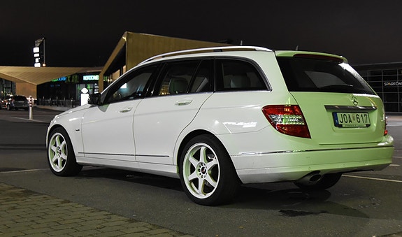 Mercedes-Benz C200 3 of 22
