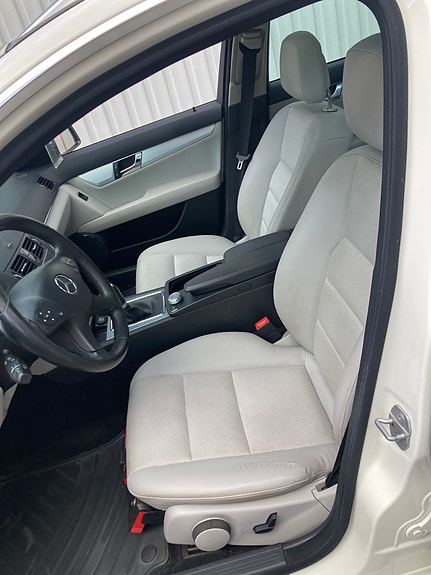 Mercedes-Benz C200 18 of 22