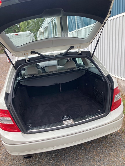 Mercedes-Benz C200 16 of 22