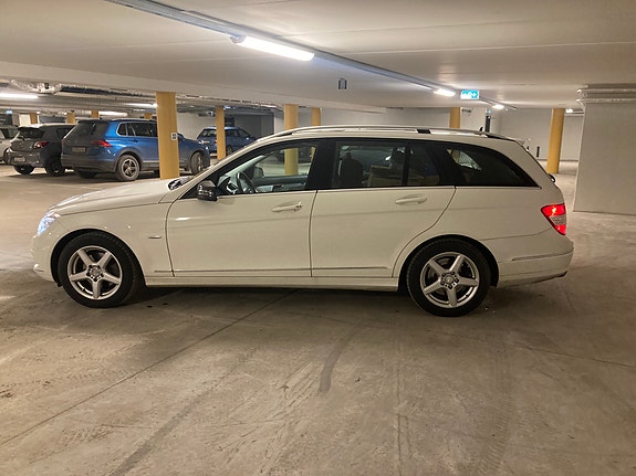Mercedes-Benz C200 11 of 22