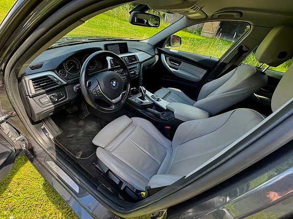 BMW 328i 4 of 5