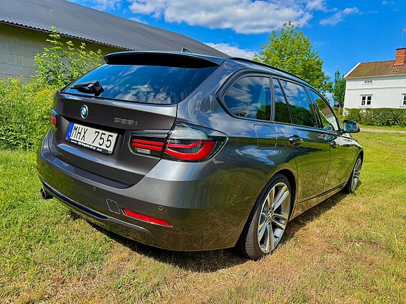 BMW 328i 3 of 5