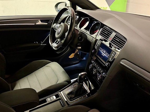 Volkswagen Golf VII 11 of 19