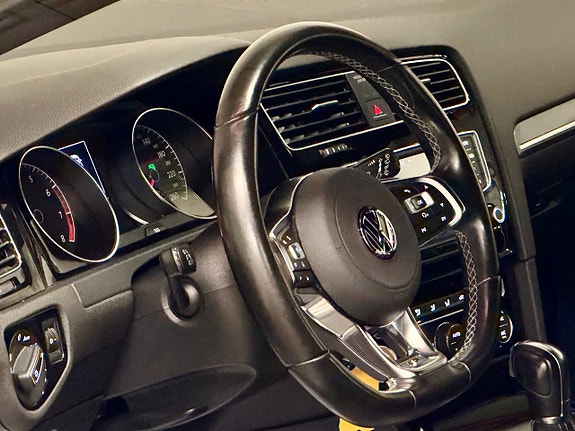 Volkswagen Golf VII 9 of 19